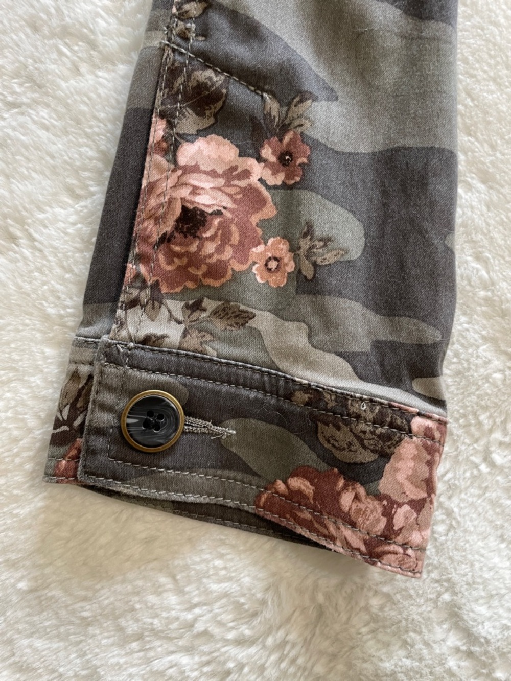 🎉LAST CHANCE 🎉Democracy Floral Camo Utility Jacket - Gray & Dusty Rose - Picture 8 of 15